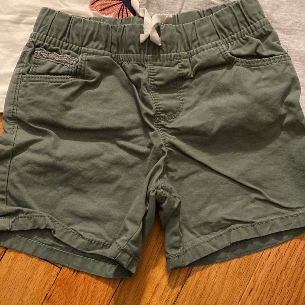 Carters 5T Bundle - Picture 2 of 8